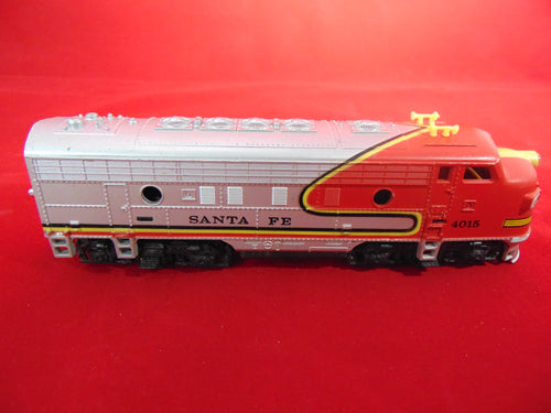 Santa FE 4015 Locomotive and Maintance Car